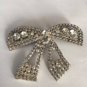Vintage rhinestone bow brooch Christmas perfect!